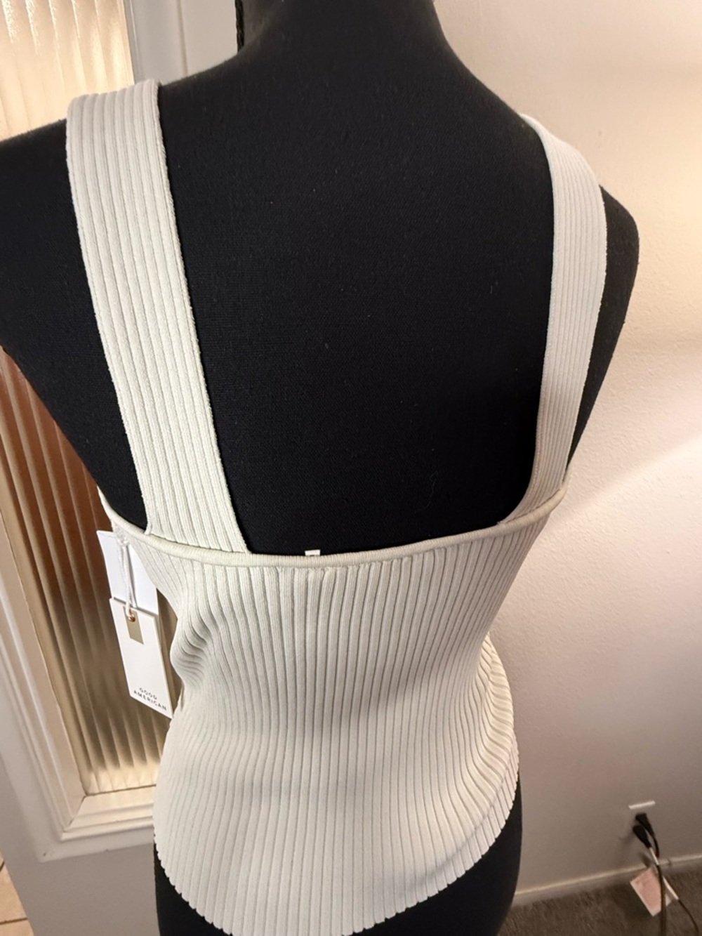 Good American Cream Ribbed V-Neck Tank - Picture 2 of 5